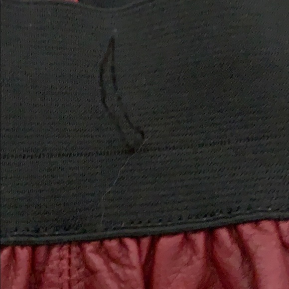 Red leather mini skirt - Picture 3 of 4